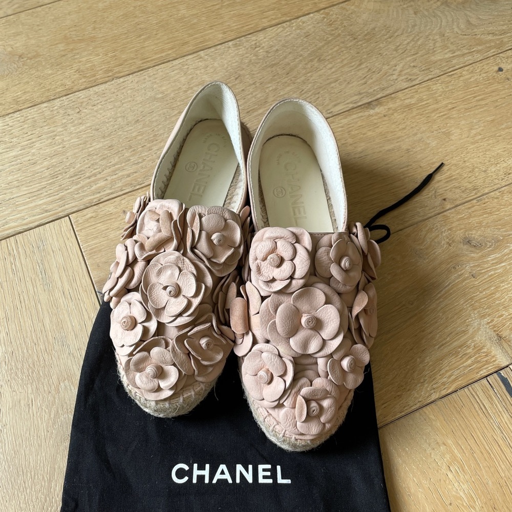 Chanel - Picture 3 of 5
